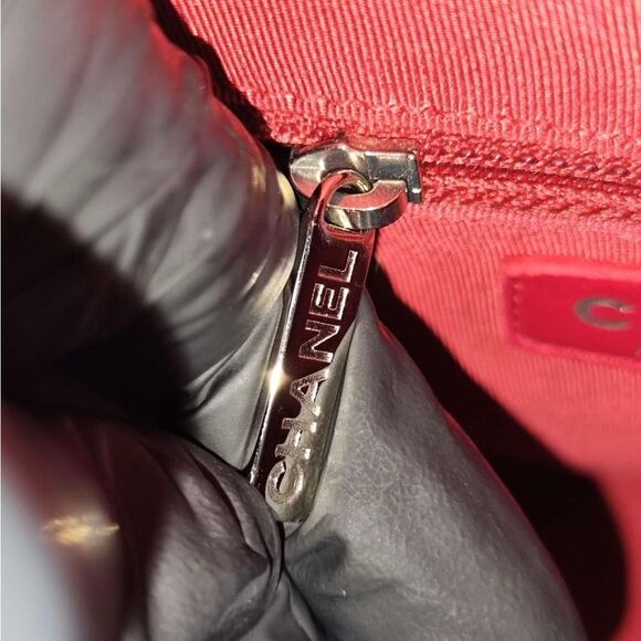 Chanel calfskin Gabrielle hobo Medium in hot pink - Picture 9 of 16